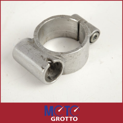 Kawasaki ZXR400L (L1-L9 91-99) Right Handle Bar Clamp - Image 4