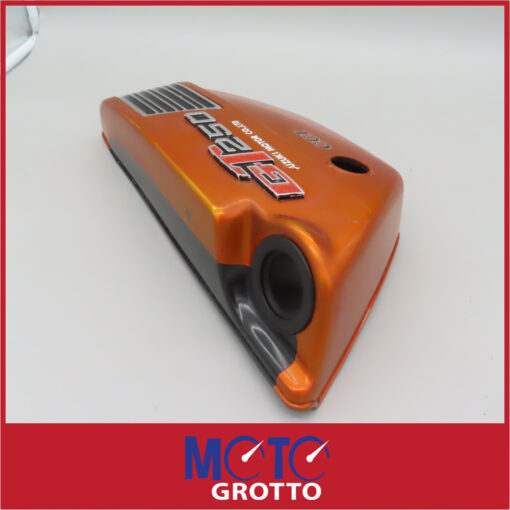 Suzuki GT250  Oil Tank Cover / Frame Cover - Image 9